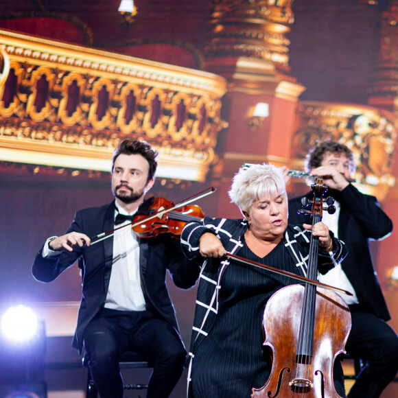 Exclusif -  Mimie Mathy, Tom Villa, Olivier De Benoist, Elie Semoun, Baptiste Lecaplain - Jour 1 - Enregistrement de l'émission "La Fine Equipe : Le retour !" à Paris, diffusée le 14 janvier sur France 2. Le 3 novembre 2022 © Cyril Moreau-Tiziano Da Silva / Bestimage