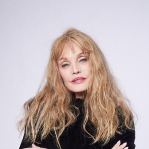 Exclusif - Arielle Dombasle - Studio - Enregistrement de l'émission "La Fine Equipe : Le retour!" à Paris, diffusée le 14 janvier sur France 2. Le 3 novembre 2022 © Cyril Moreau-Tiziano Da Silva / Bestimage