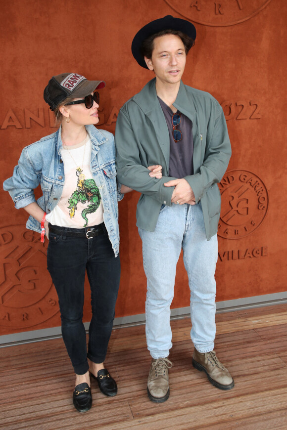 Mélanie Thierry et Raphaël - au village (Jour 5) lors des Internationaux de France de Tennis de Roland Garros 2022. Paris, le 26 mai 2022. © Bertrand Rindoff Petroff / Bestimage 