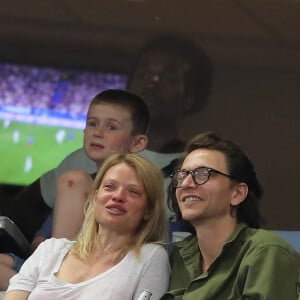 Exclusif - Mélanie Thierry assiste très triste et en pleurs assiste au match amical France Anglettere avec son compagnon Raphaël et son fils Roman au Stade de France à Saint-Denis le 13 juin 2017.