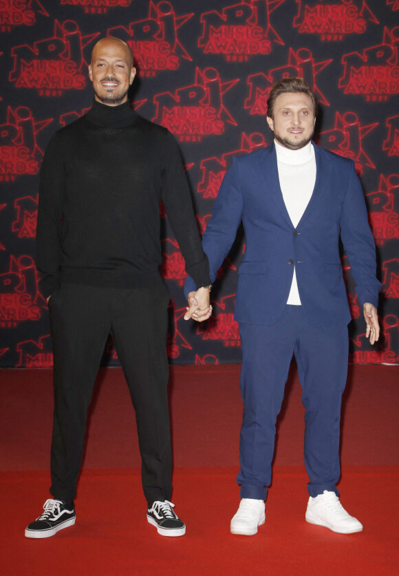 Carlito (David Coscas) et McFly (Raphaël Carlier) lors de la 23ème édition des NRJ Music Awards 2021 au Palais des Festivals de Cannes, le 20 novembre 2021. © Christophe Aubert via Bestimage 