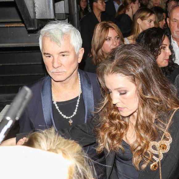 Lisa-Marie Presley et Austin Butler arrivent à la soirée d'anniversaire d'Elvis lors d'une pré-soirée des Golden Globes à Los Angeles le 8 janvier 2023.