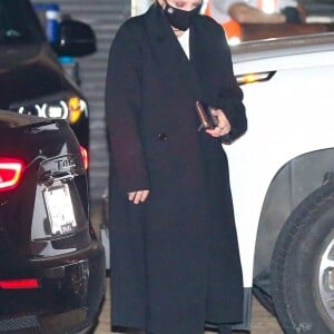 Lisa-Marie Presley et sa mère Priscilla à la sortie du restaurant "Nobu" à Los Angeles, le 15 mai 2021.