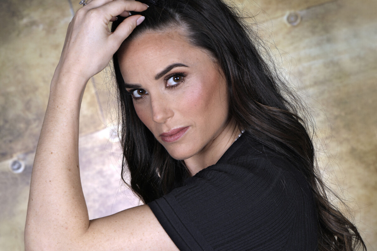 Photo : Portrait de Capucine Anav, lors de l'enregistrement de l'émission  "Chez Jordan". Le 5 octobre 2022 © Cédric Perrin / Bestimage - Ode  (Purepeople)