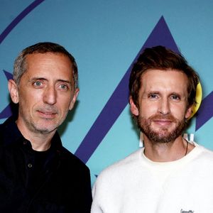 Gad Elmaleh et Philippe Lacheau - Cérémonie d'ouverture du 26e Festival international du film de comédie de l'Alpe d'Huez le 16 janvier 2023. © Dominique Jacovides / Bestimage