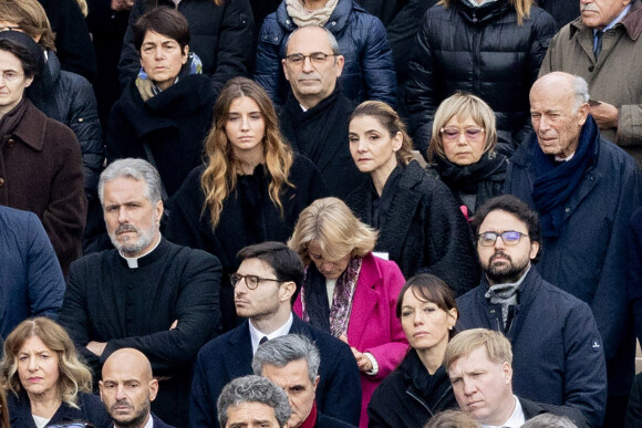 Clotilde Courau et sa fille Vittoria - Obsèques du pape émérite Benoit XVI (Joseph Ratzinger) sur la place Saint-Pierre du Vatican le 5 janvier 2023. 