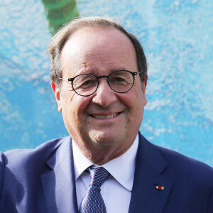 Exclusif - François Hollande - People à la sortie de la Maison de la Radio et de la Musique à Paris le 22 septembre 2022. © Jonathan Rebboah / Panoramic / Bestimage