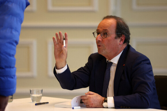 L'ancien président de la République française, François Hollande participe au "Grand Débat" interrogé par le journaliste Philippe Lapousterle, sur son livre "Bouleversements" au palais des congrès d'Arcachon, France, le 26 novembre 2022. © Jean-Marc Lhomer/Bestimage