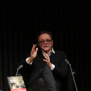 Le journaliste Guillaume Durand à la Station Ausone-Mollat à Bordeaux, France, le 10 janvier 2022, pour la présentation de son livre "Déjeunons sur l'herbe" (Prix Renaudot de l'essai 2022). © Jean-Marc Lhomer/Bestimage