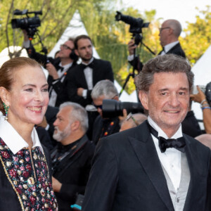 Carole Bouquet et son compagnon Philippe Sereys de Rothschild - Montée des marches pour la cérémonie de clôture du 75ème Festival International du Film de Cannes. Le 28 mai 2022 © Olivier Borde / Bestimage