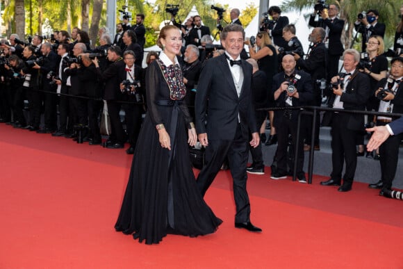 Carole Bouquet et son compagnon Philippe Sereys de Rothschild - Montée des marches pour la cérémonie de clôture du 75ème Festival International du Film de Cannes. Le 28 mai 2022 © Olivier Borde / Bestimage