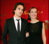 Carole Bouquet et son fils Dimitri Rassam lors du dîner au Fouquet's dans le cadre de la 31e cérémonie des César le 25 février 2006.