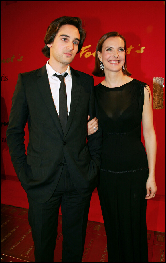 Carole Bouquet et son fils Dimitri Rassam lors du dîner au Fouquet's dans le cadre de la 31e cérémonie des César le 25 février 2006.
