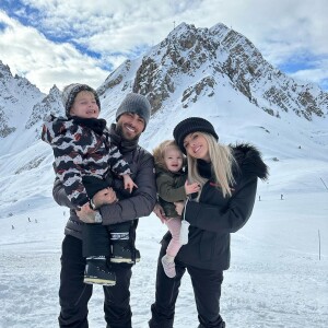Jessica Thivenin et Thibault Garcia au ski avec leurs enfants Maylone et Leewane