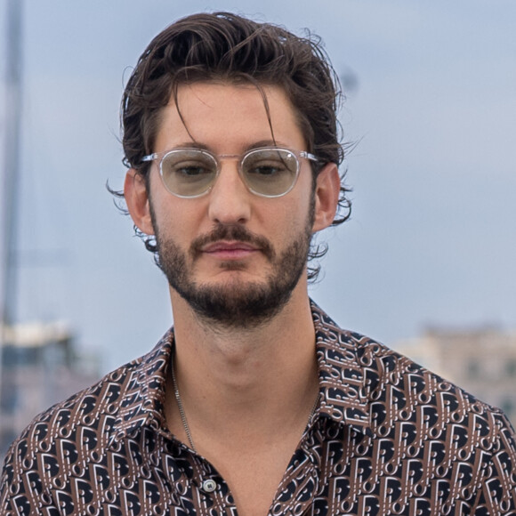 Pierre Niney au photocall de "Mascarade" lors du 75ème Festival International du Film de Cannes, le 28 mai 2022. © Olivier Borde / Bestimage 
