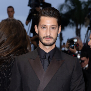 Pierre Niney - Montée des marches du film " Mascarade " lors du 75ème Festival International du Film de Cannes. Le 27 mai 2022 © Olivier Borde / Bestimage 