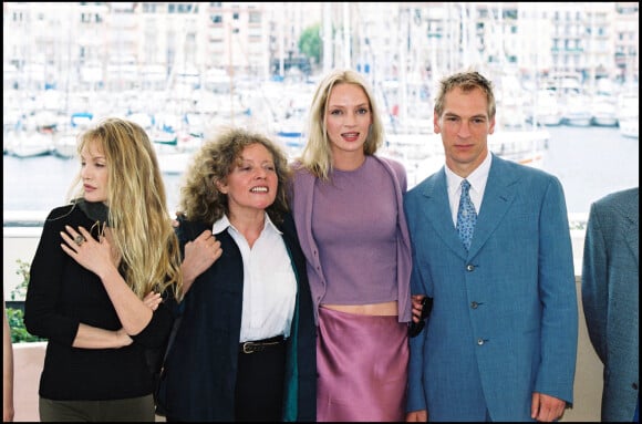 Arielle Dombasle, Uma Thurman et Julian Sands présentent Vatel au Festival de Cannes en 2000.