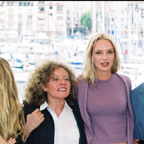 Arielle Dombasle, Uma Thurman et Julian Sands présentent Vatel au Festival de Cannes en 2000.