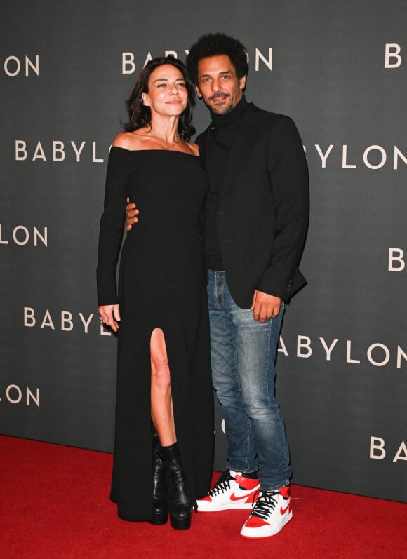 Tomer Sisley et sa femme Sandra à la première du film "Babylon" au cinéma Le Grand Rex à Paris, France, le 14 janvier 2023. © Coadic Guirec/Bestimage