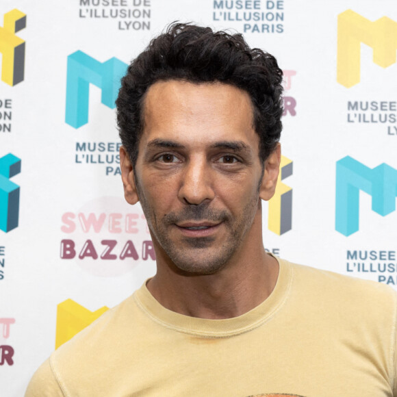 Exclusif - Tomer Sisley - Soirée "Just an Illusion" au musée de l'Illusion à Paris le 8 juin 2022. Vous allez rétrécir, marcher au plafond ou flotter dans l'espace.... Une expérience inédite dans un monde où tout est possible. Hier soir, S. Sisley et son équipe de l'agence Sandra and Co réunissaient le tout Paris pour un moment fascinant au coeur du musée des illusions ou tous vos sens sont chamboulés. Une soirée sous le signe du rêve et de l'utopie, pour célébrer cet évènement. Au Musée de l'Illusion, on y vient pour s'amuser, découvrir et surtout laisser grandir en nous cette envie d'être émerveillé. © Jérémy Melloul/Bestimage