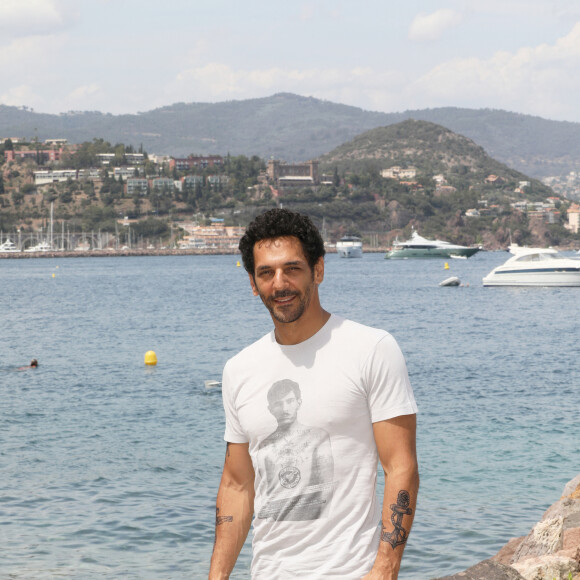 Exclusif - Tomer Sisley tourne le téléfilm "Comme mon fils" (TF1) à Théoule-sur-Mer, le 27 juillet 2022.
