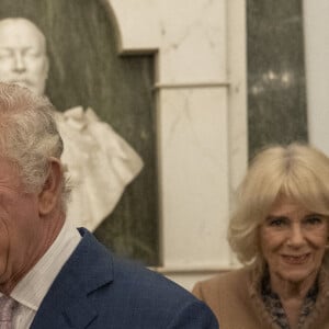 Le roi Charles III d'Angleterre et Camilla Parker Bowles, reine consort d'Angleterre, visitent l'hôtel de ville de Bolton, Royaume Uni, 20 janvier 2023, pour se joindre à une réception pour rencontrer des représentants de la communauté, dans le cadre d'une visite dans le Grand Manchester. 