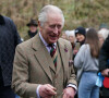 Le roi Charles III d'Angleterre lors de sa visite au centre social Aboyne et Mid Deeside Community Shed à Aboyne, Aberdeenshire, Ecosse, Royaume Uni, le 12 janvier 2023, pour rencontrer des groupes locaux de soutien aux difficultés et visiter de nouvelles installations. 