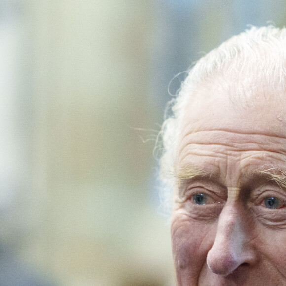 Le roi Charles III d'Angleterre et Camilla Parker Bowles, reine consort d'Angleterre, assisteent à une célébration à l'église St Giles pour marquer que Wrexham devient une ville, Royaume Uni, le 9 décembre 2022. 