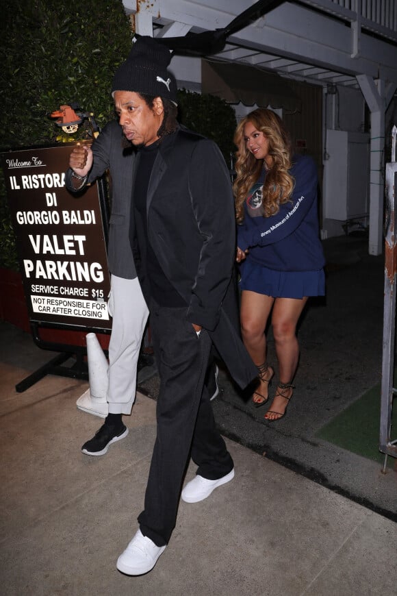 Jay-Z et sa femme Beyoncé Knowles à la sortie du restaurant "Giorgio Baldi" à Los Angeles, le 27 novembre 2022. 