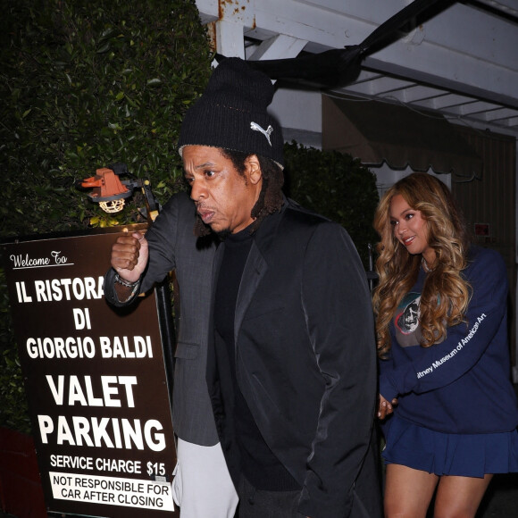 Jay-Z et sa femme Beyoncé Knowles à la sortie du restaurant "Giorgio Baldi" à Los Angeles, le 27 novembre 2022. 