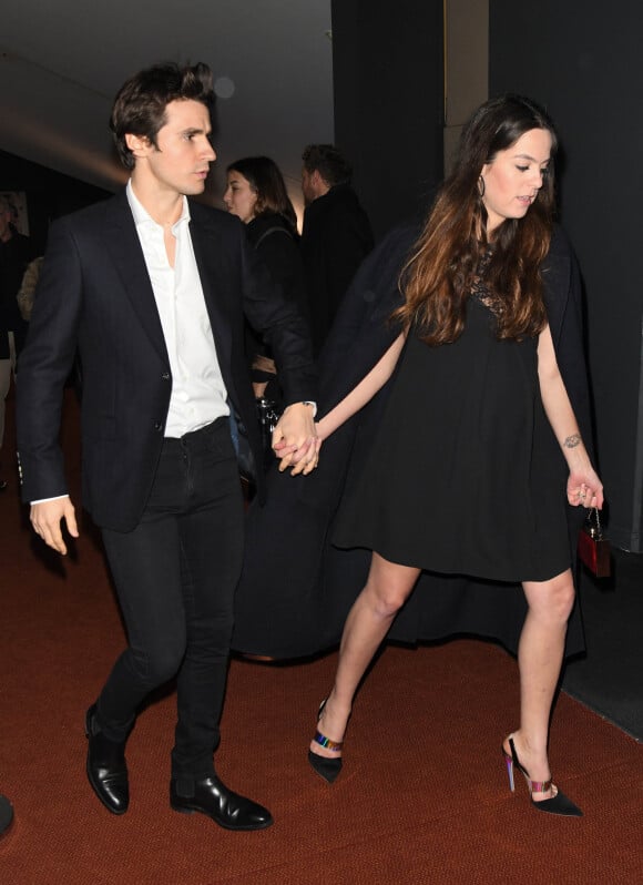 Anouchka Delon (enceinte) et son compagnon Julien Dereims - Avant-première du film "Toute ressemblance..." au cinéma UGC Ciné Cité Les Halles à Paris, le 25 novembre 2019. © Coadic Guirec/Bestimage 