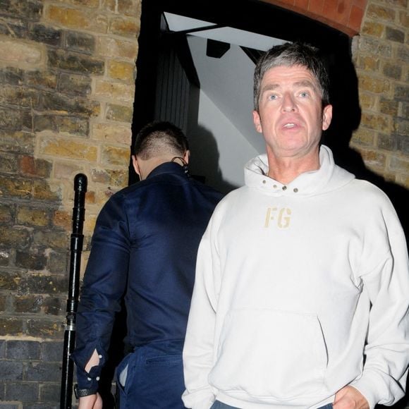 Noel Gallagher et sa femme Sara MacDonald aperçus devant l'hôtel-restaurant 3The Chiltern Firehouse" à Londres, le 17 septembre 2021. 