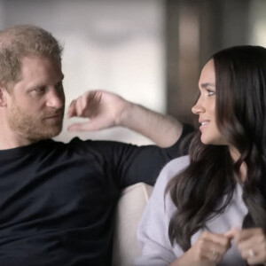 Images du documentaire Netflix "Harry & Meghan". La série comporte six parties et couvre la relation du couple depuis leurs premières fréquentations jusqu'à leur décision de prendre du recul en tant que membres actifs de la famille royale britannique et leurs activités ultérieures. 