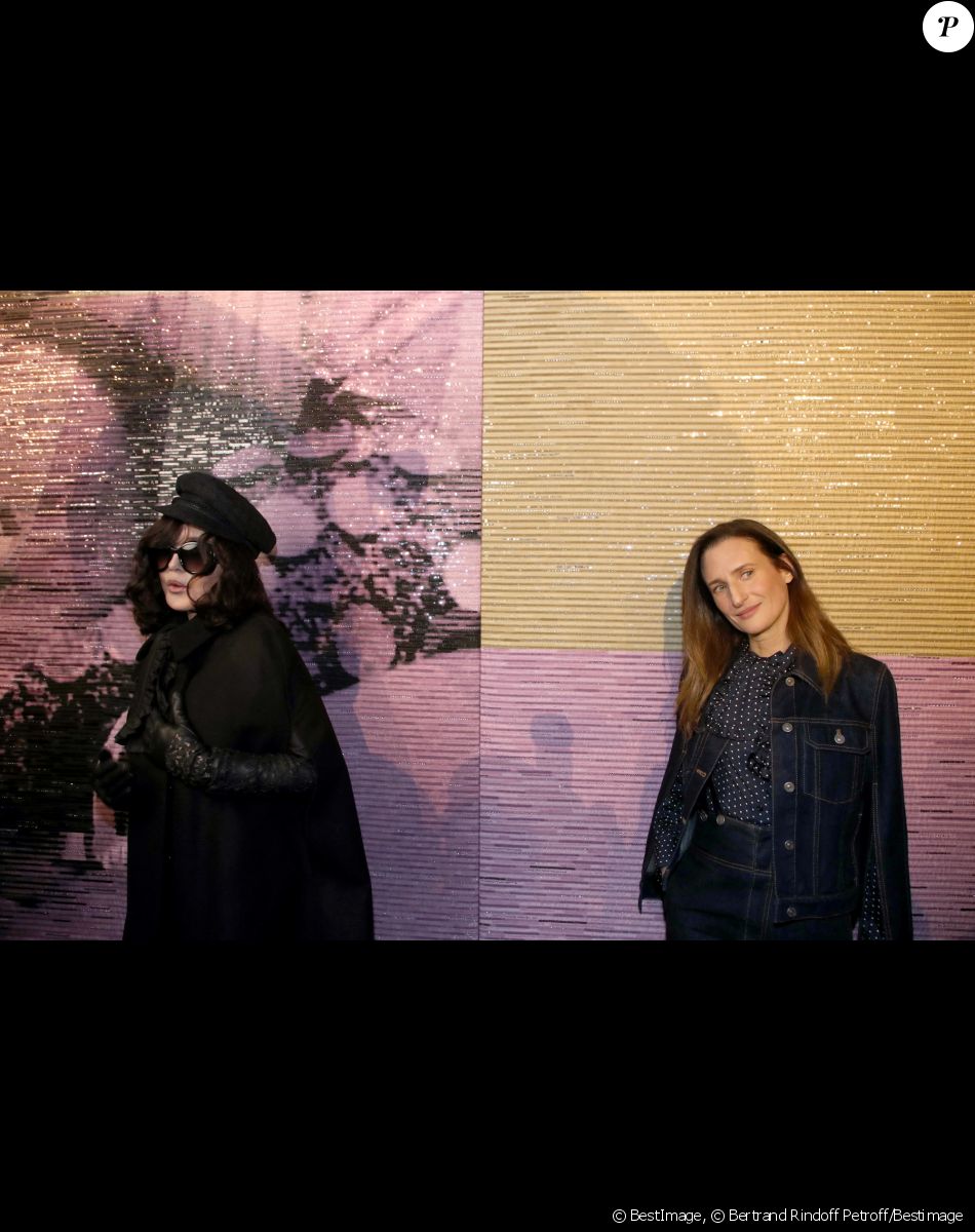 Isabelle Adjani et Camille Cottin - Photocall au défilé de mode Haute-Couture Christian Dior au musée Rodin lors de la Fashion Week Printemps-été 2023 de Paris, France, le 23 janvier 2023. © Bertrand Rindoff Petroff/Bestimage