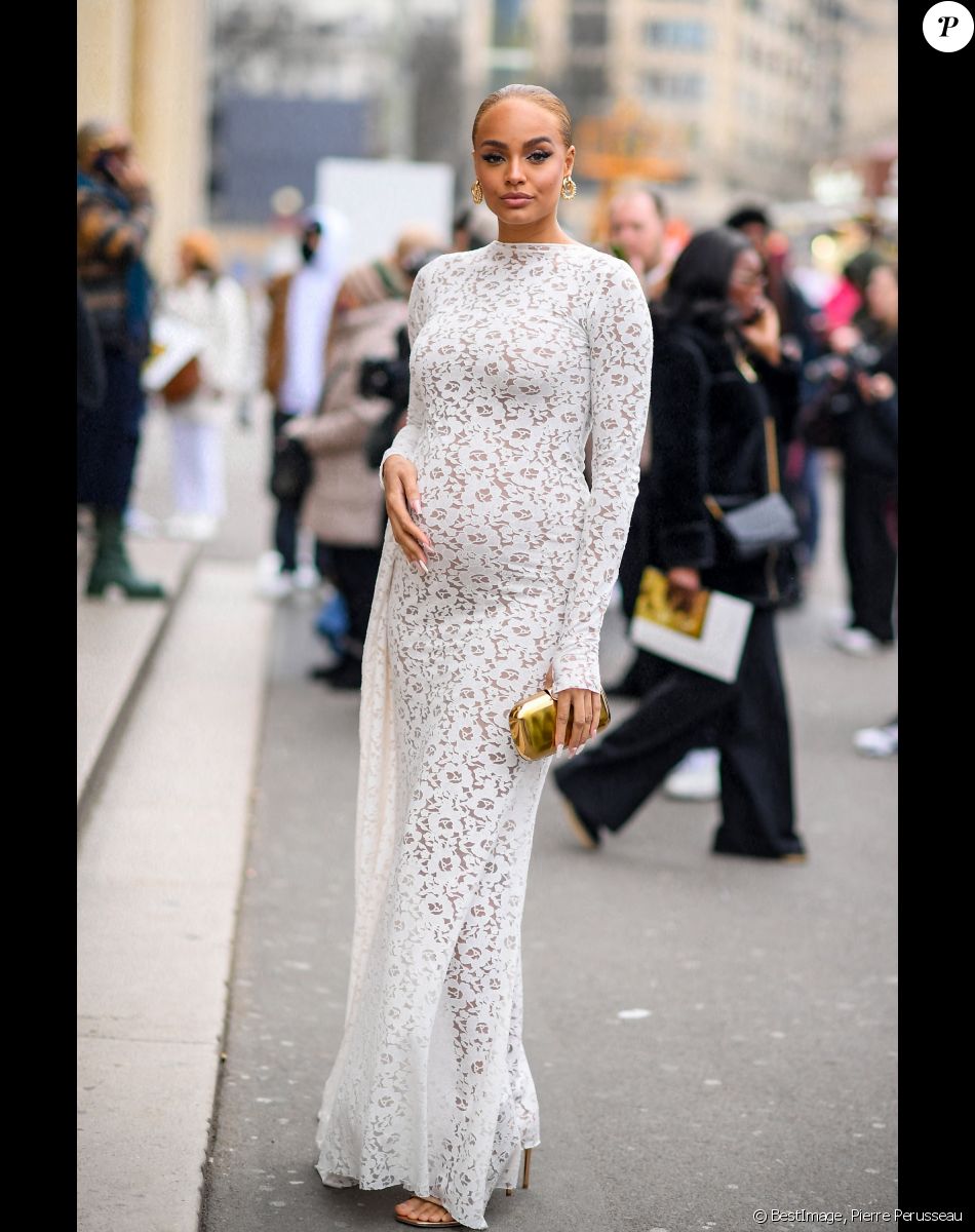 Exclusif - Alicia Aylies, enceinte, (Miss France 2017) - Sorties du défilé de mode Haute-Couture Stéphane Rolland au Théâtre National de Chaillot lors de la Fashion Week Printemps-été 2023 de Paris, France, le 24 janvier 2023. © Pierre Perusseau/Bestimage