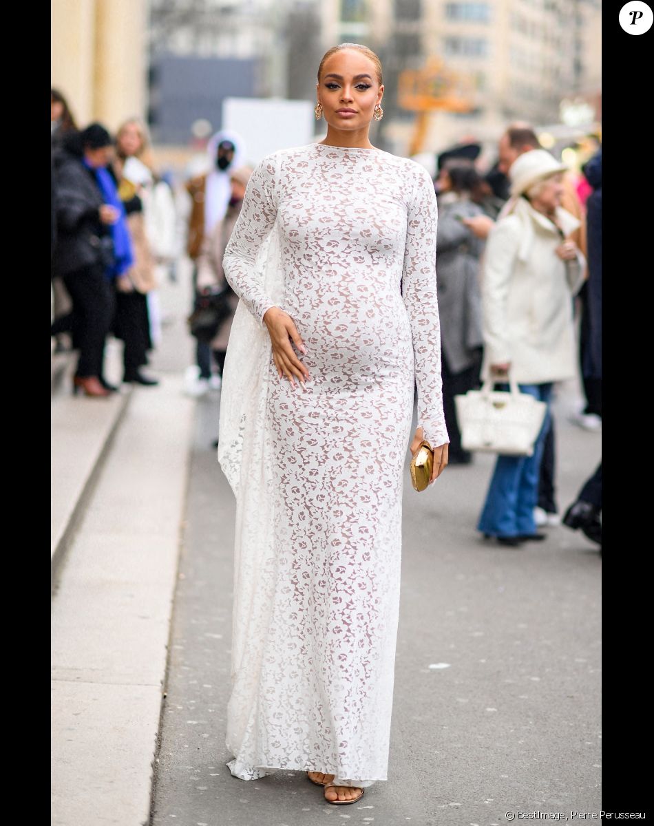 Exclusif - Alicia Aylies, enceinte, (Miss France 2017) - Sorties du défilé de mode Haute-Couture Stéphane Rolland au Théâtre National de Chaillot lors de la Fashion Week Printemps-été 2023 de Paris, France, le 24 janvier 2023. © Pierre Perusseau/Bestimage