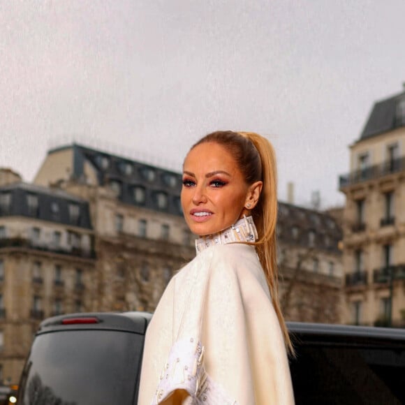 Exclusif - Adriana Karembeu - Sorties du défilé de mode Haute-Couture Stéphane Rolland au Théâtre National de Chaillot lors de la Fashion Week Printemps-été 2023 de Paris, France, le 24 janvier 2023. © Pierre Perusseau/Bestimage 