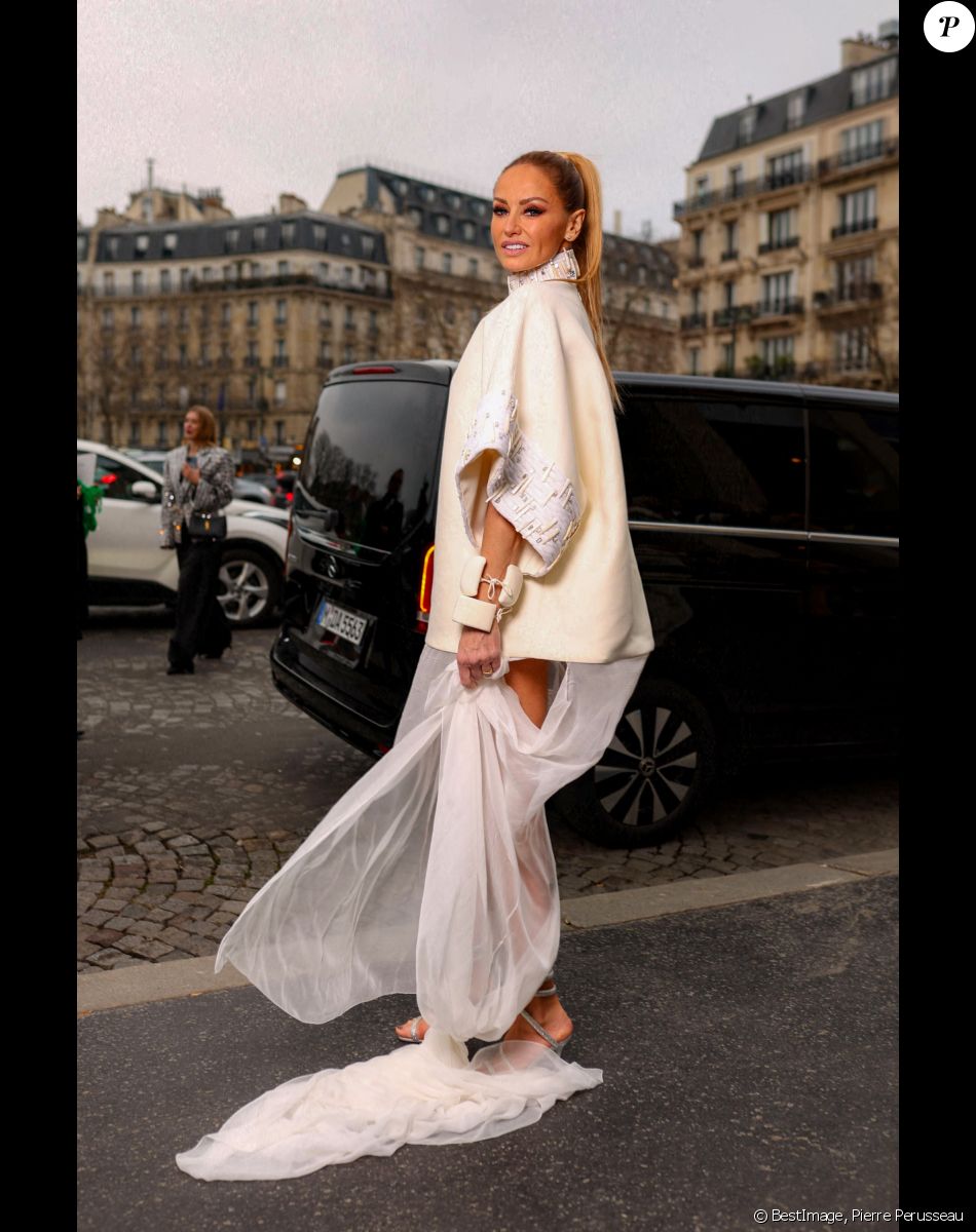 Exclusif - Adriana Karembeu - Sorties du défilé de mode Haute-Couture Stéphane Rolland au Théâtre National de Chaillot lors de la Fashion Week Printemps-été 2023 de Paris, France, le 24 janvier 2023. © Pierre Perusseau/Bestimage