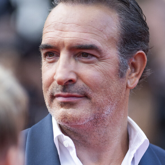 Jean Dujardin - Montée des marches du film " L'Innocent " lors du 75ème Festival International du Film de Cannes. Le 24 mai 2022 © Cyril Moreau / Bestimage