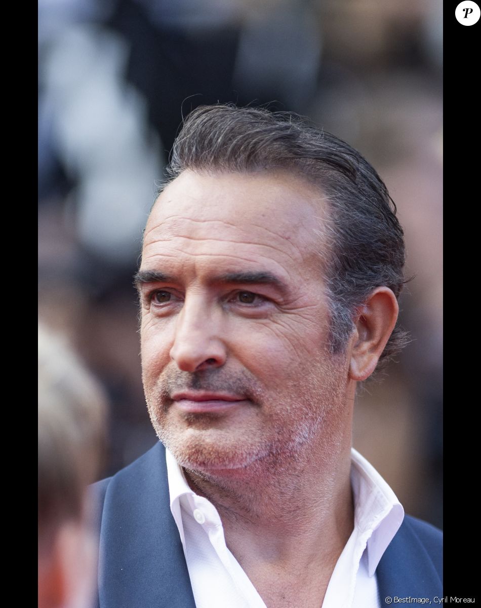 Jean Dujardin - Montée des marches du film " L'Innocent " lors du 75ème Festival International du Film de Cannes. Le 24 mai 2022 © Cyril Moreau / Bestimage
