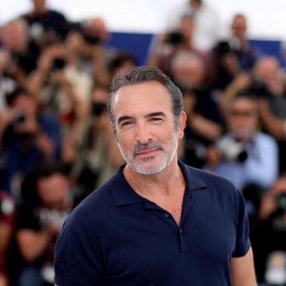 Jean Dujardin au photocall du film "Novembre" lors du 75ème Festival International du Film de Cannes, France, le 23 mai 2022. © Dominique Jacovides/Bestimage