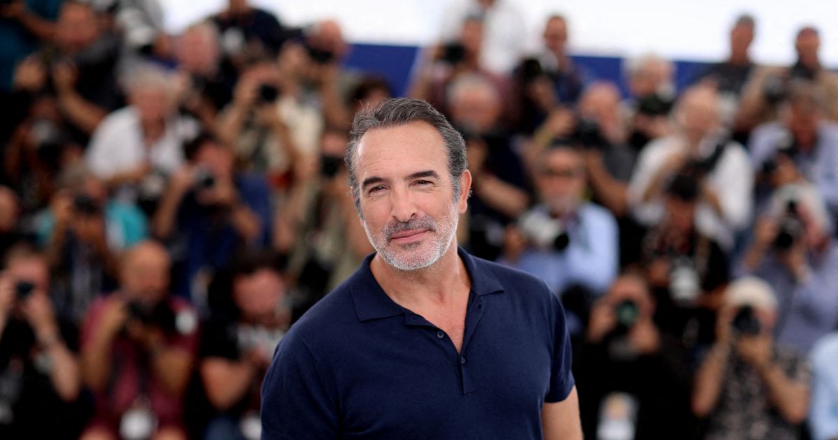 Jean Dujardin au photocall du film Novembre lors du 75ème Festival ...