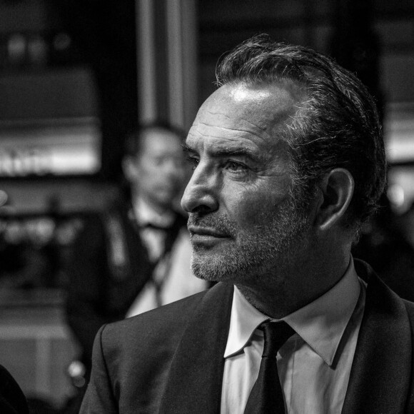 Exclusif - Jean Dujardin - Arrivées à la montée des marches du film "Novembre" lors du 75ème Festival International du Film de Cannes. Le 22 mai 2022 © Unique Agency / Bestimage