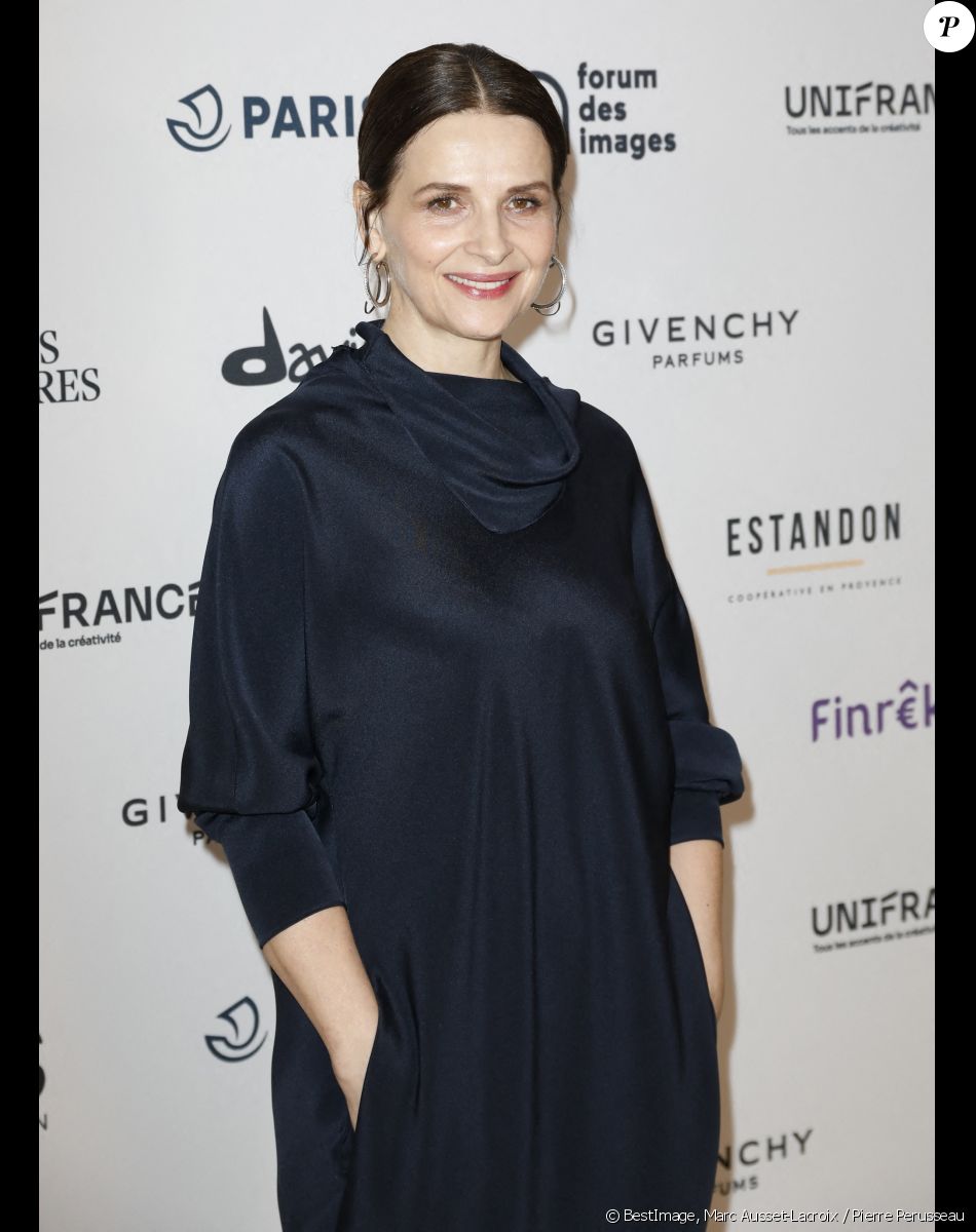 Juliette Binoche au photocall de la 28ème Cérémonie des Lumières de la presse internationale au Forum des Images à Paris le 16 janvier 2023. © Marc Ausset-Lacroix / Pierre Perusseau / Bestimage