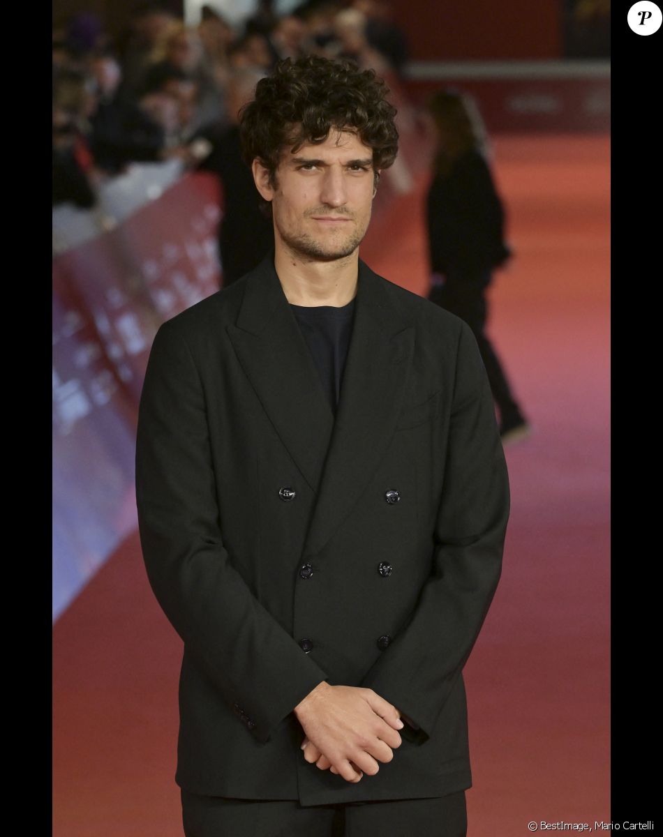 Louis Garrel à la première du film "L'ombra di Caravaggio" lors de la 16ème édition du Festival du Film de Rome, le 18 octobre 2022. © Mario Cartelli/SOPA Images via Zuma Press/Bestimage