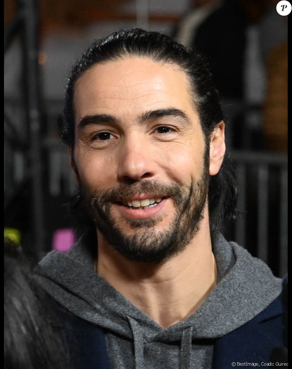 Tahar Rahim - Inauguration des illuminations de l'Avenue des Champs-Elysées à Paris le 20 novembre 2022. ©Coadic Guirec/Bestimage