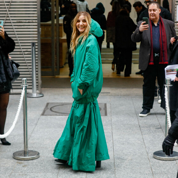 Clotilde Courau - Arrivées au défilé de mode Haute-Couture Elie Saab au Carreau du Temple lors de la Fashion Week Printemps-été 2023 de Paris, France, le 25 janvier 2023. © Christophe Clovis/Bestimage 