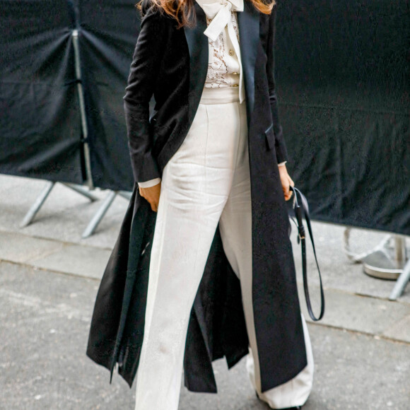 Elsa Zylberstein - Arrivées au défilé de mode Haute-Couture Elie Saab au Carreau du Temple lors de la Fashion Week Printemps-été 2023 de Paris, France, le 25 janvier 2023. © Christophe Clovis/Bestimage 