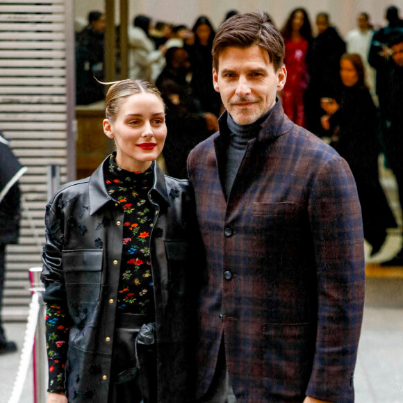 Olivia Palermo et son mari Johannes Huebl - Arrivées au défilé de mode Haute-Couture Elie Saab au Carreau du Temple lors de la Fashion Week Printemps-été 2023 de Paris, France, le 25 janvier 2023. © Christophe Clovis/Bestimage 