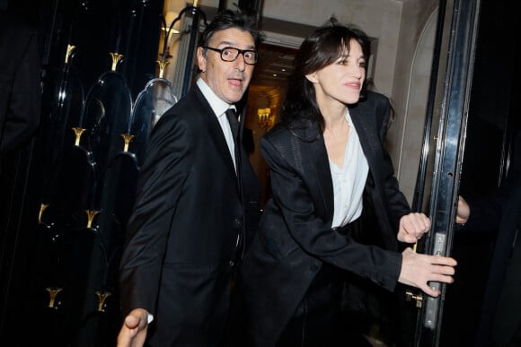 Yvan Attal et sa compagne Charlotte Gainsbourg - 10e édition du "Global Gift Gala" au Four Seasons Hotel George V à Paris. © Christophe Clovis / Bestimage